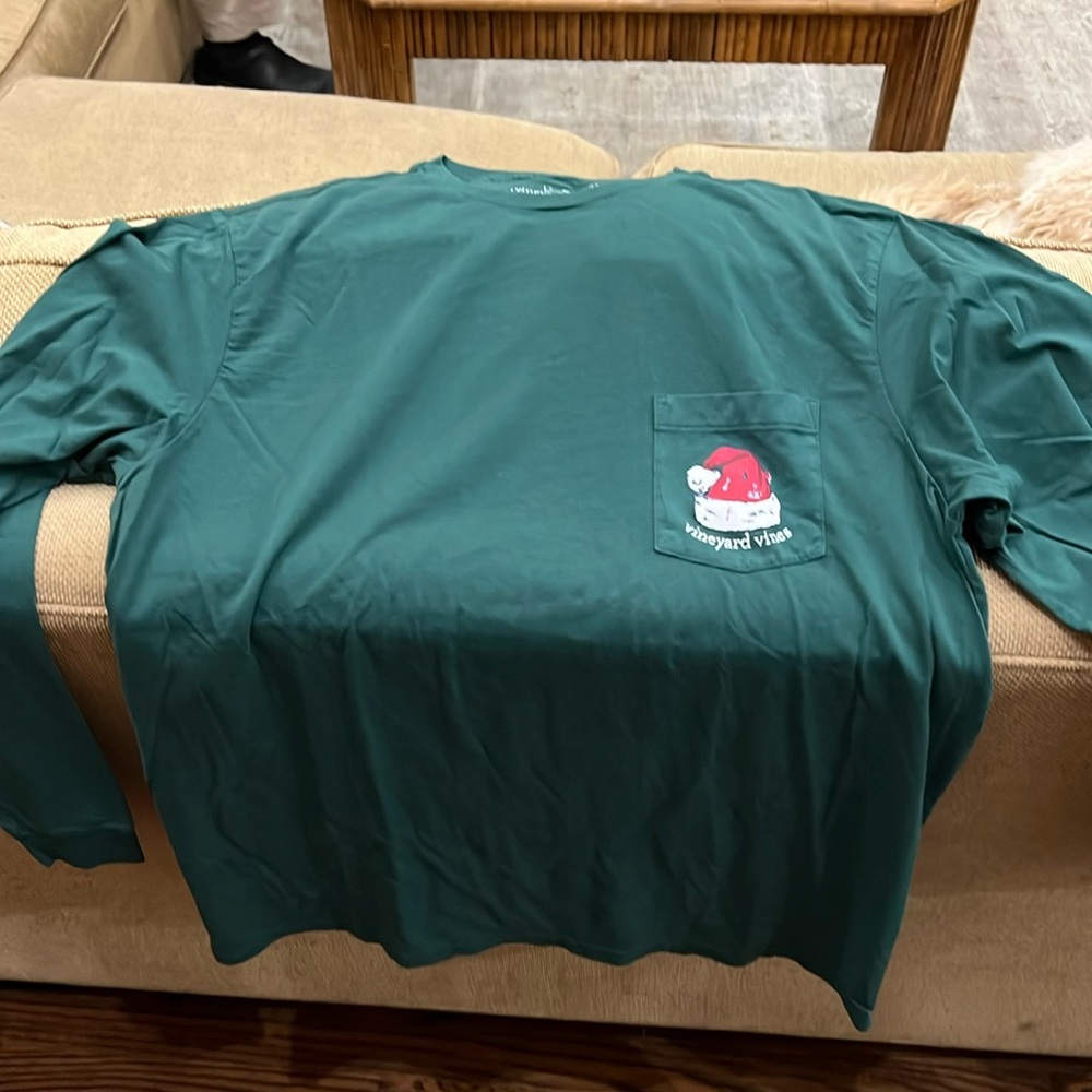 Men’s medium Christmas Vineyard Vines long Sleeve tee shirt